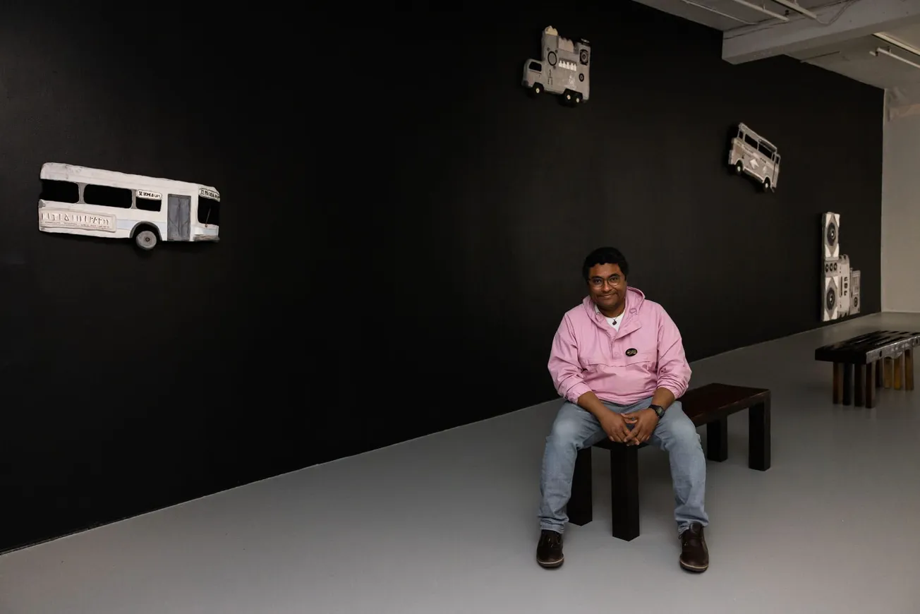 Artista venezolano explora temas como la migración en una nueva exhibición en el Boston Center for the Arts