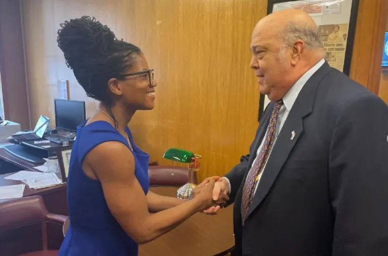 El embajador de Colombia en EEUU visitó el consulado de Colombia en Boston