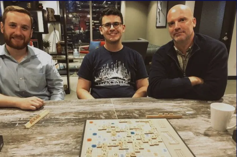 La escuela BASE te invita a una divertida noche de juegos en Español