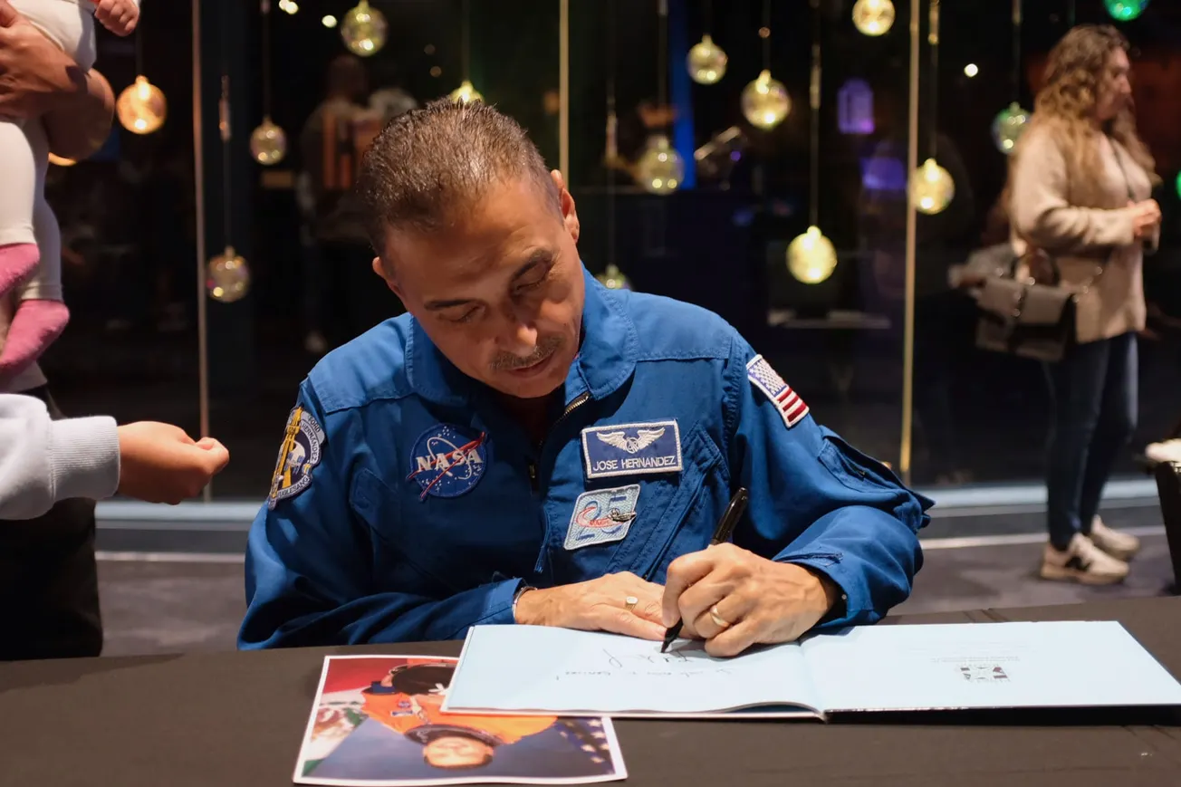 "No pueden renunciar a sí mismos", dijo el astronauta Hernández, la primera persona en hablar español en el espacio