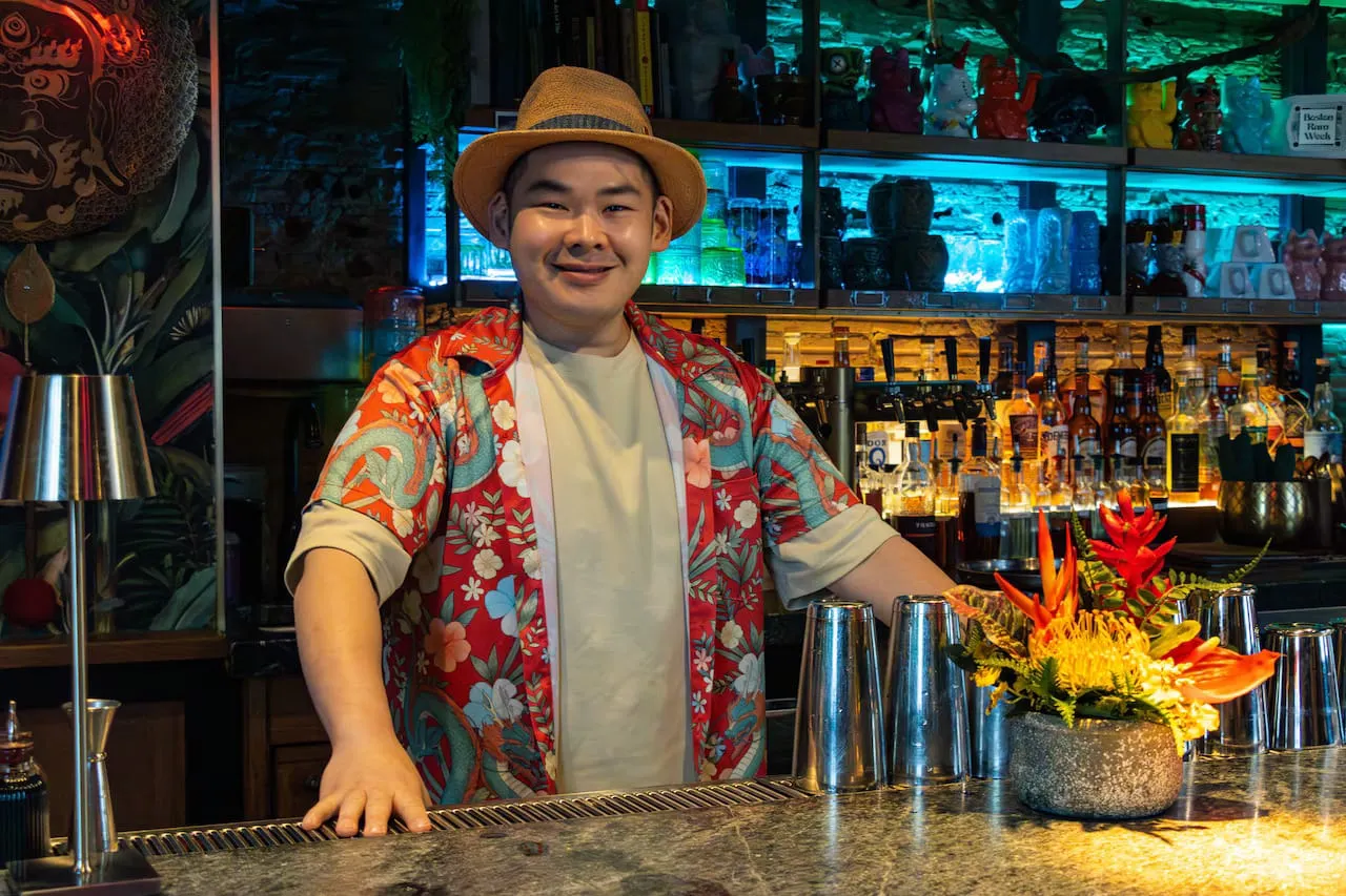 A medida que estudiantes extranjeros reconsideran venir a Boston, los negocios locales se preparan para el impacto