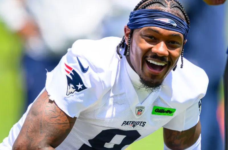 Stefon Diggs regresa a las prácticas