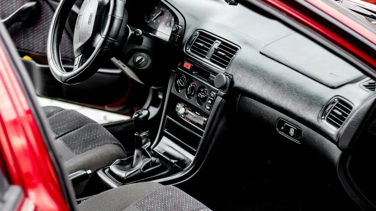 Cada verano mueren 37 niños en autos por calor: conoce consejos prácticos para evitarlo