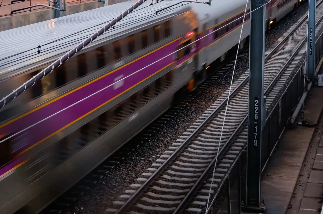 ¿Te molesta el ruido del Commuter Rail en Chelsea? La ciudad y el MBTA trabajan para crear una zona tranquila