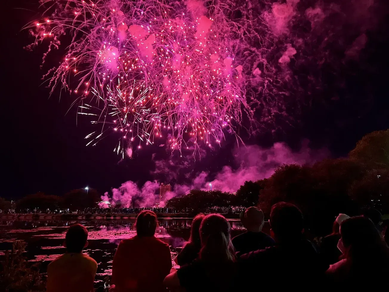 Donde puedes ver los mejores shows de fuegos artificiales el 4 de julio en Massachusetts