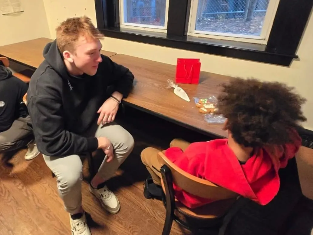 ¿Cómo responden organizaciones en Massachusetts ante el aumento de menores sin hogar?