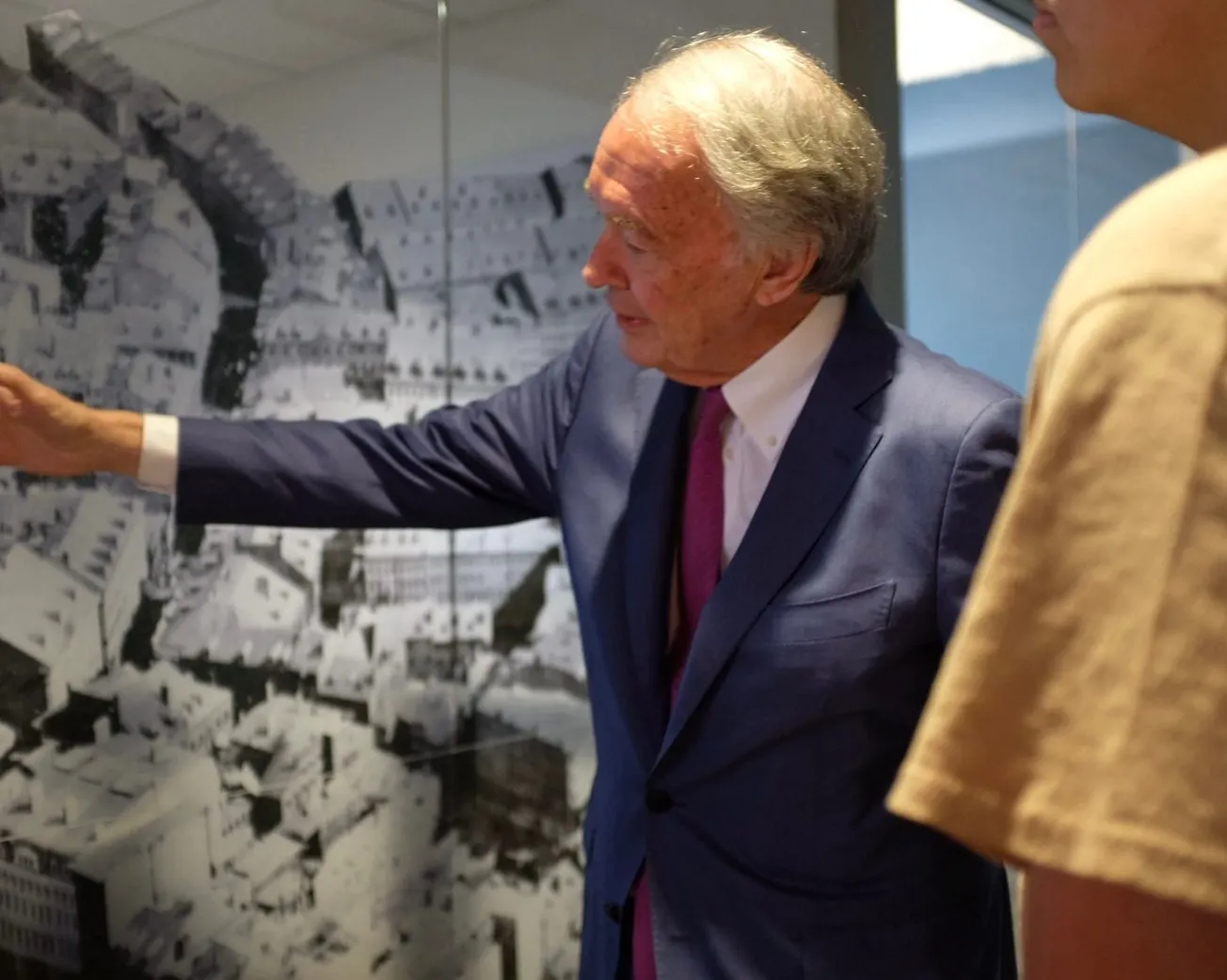 Cómo el senador Markey de Massachusetts trabaja por los latinos a nivel nacional