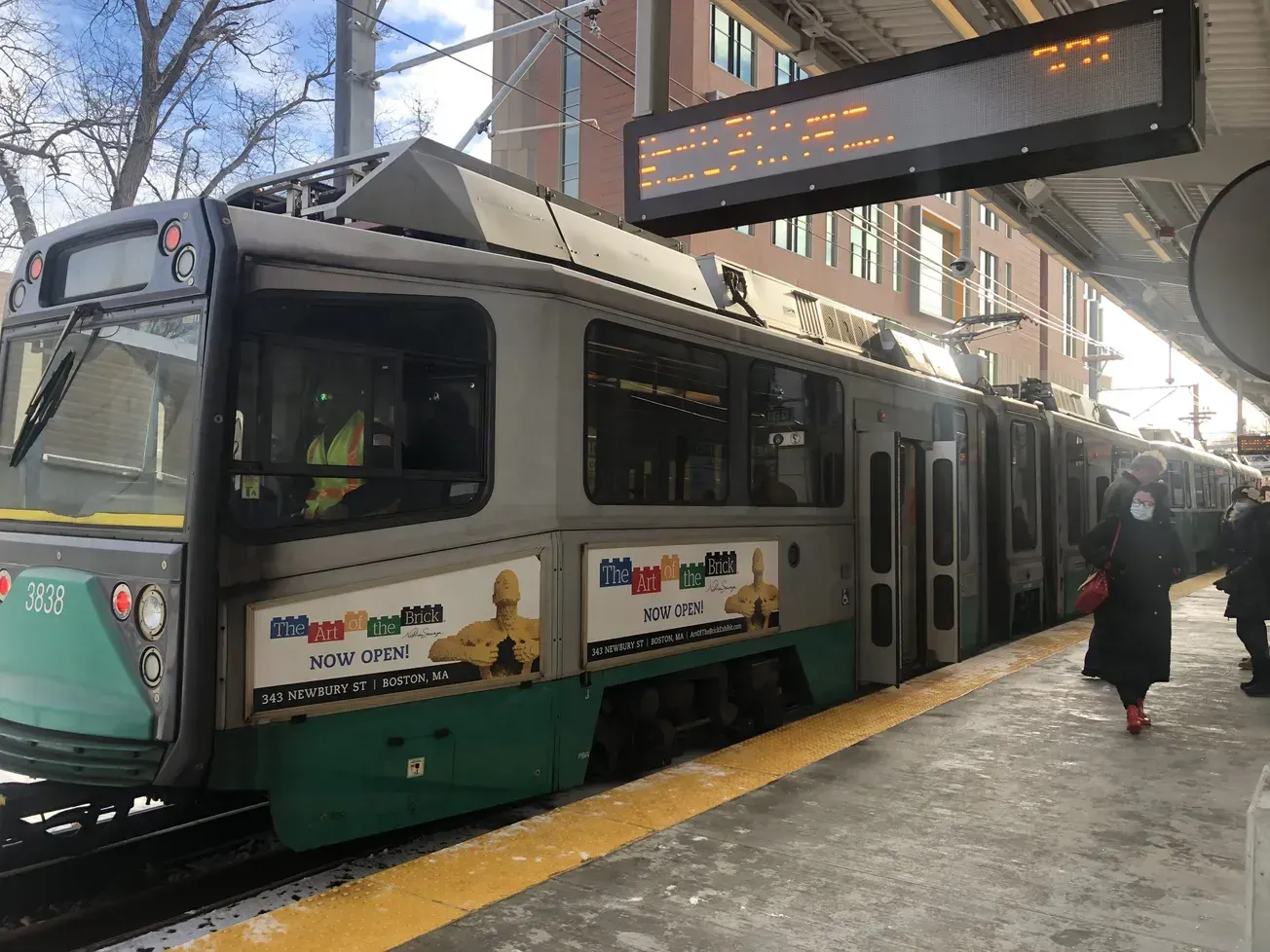 Suspendieron servicio en el Green Line por cable caído