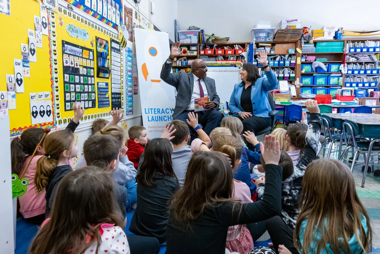 Fondos para la alfabetización apoyarán a distritos con estudiantes latinos y aprendices de inglés