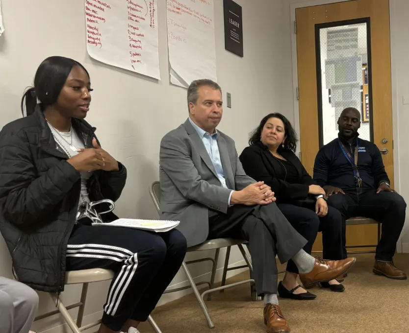 Conoce a Pedro Martínez, el primer latino en el Departamento de Educación Primaria y Secundaria de Massachusetts