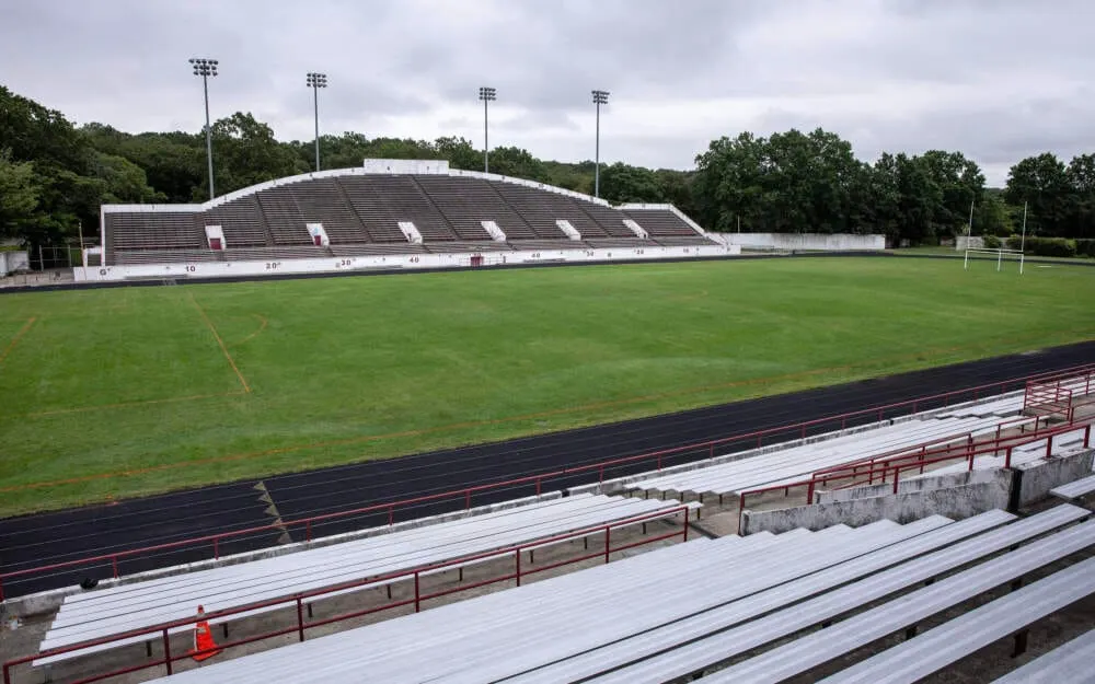 Rollins, exfiscal federal, respalda a los opositores del White Stadium