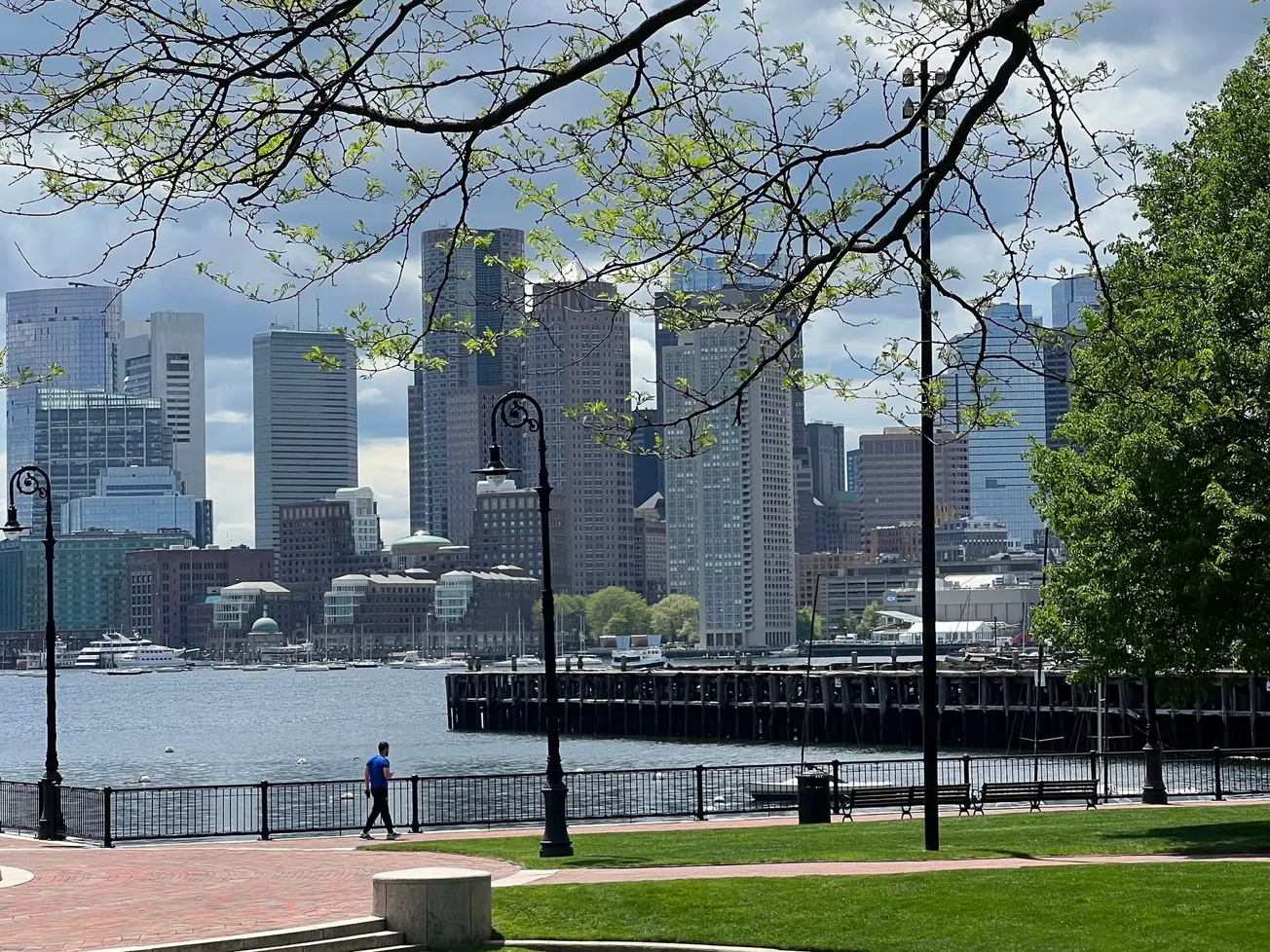 Massachusetts se encuentra entre los estados donde más se gasta en salir a comer, revela un estudio