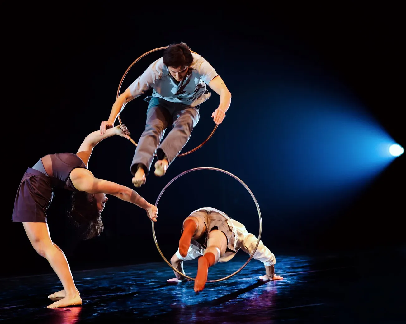 Vuelve la obra en Cambridge que mezcla circo, música y danza celebrando la vida como un viaje