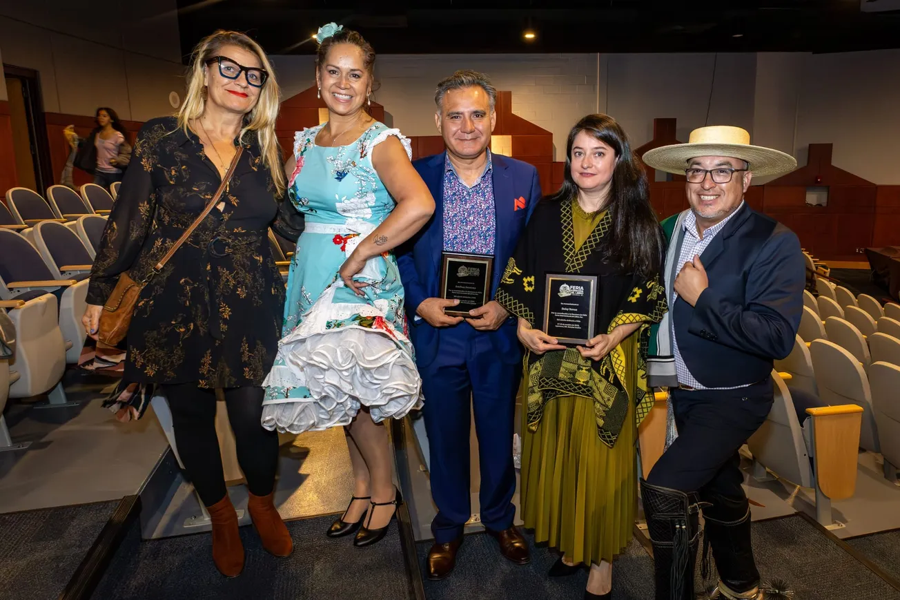 La Feria Internacional del Libro de Lawrence 2025 celebró la riqueza literaria de Chile