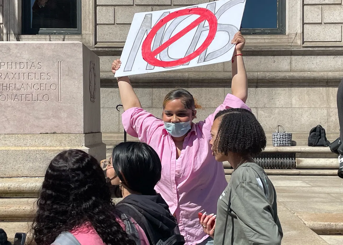 Los votantes eliminaron los exámenes de salida MCAS. Ahora, algunos temen que nuevos exámenes los reemplacen