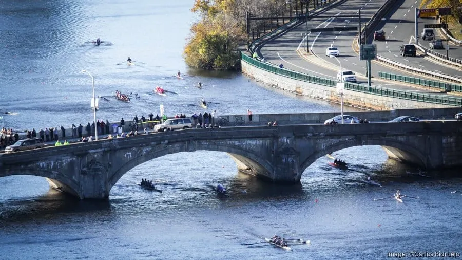 La competencia de remo Head of the Charles Regatta registra un aumento de inscripciones internacionales pese a la caída del turismo