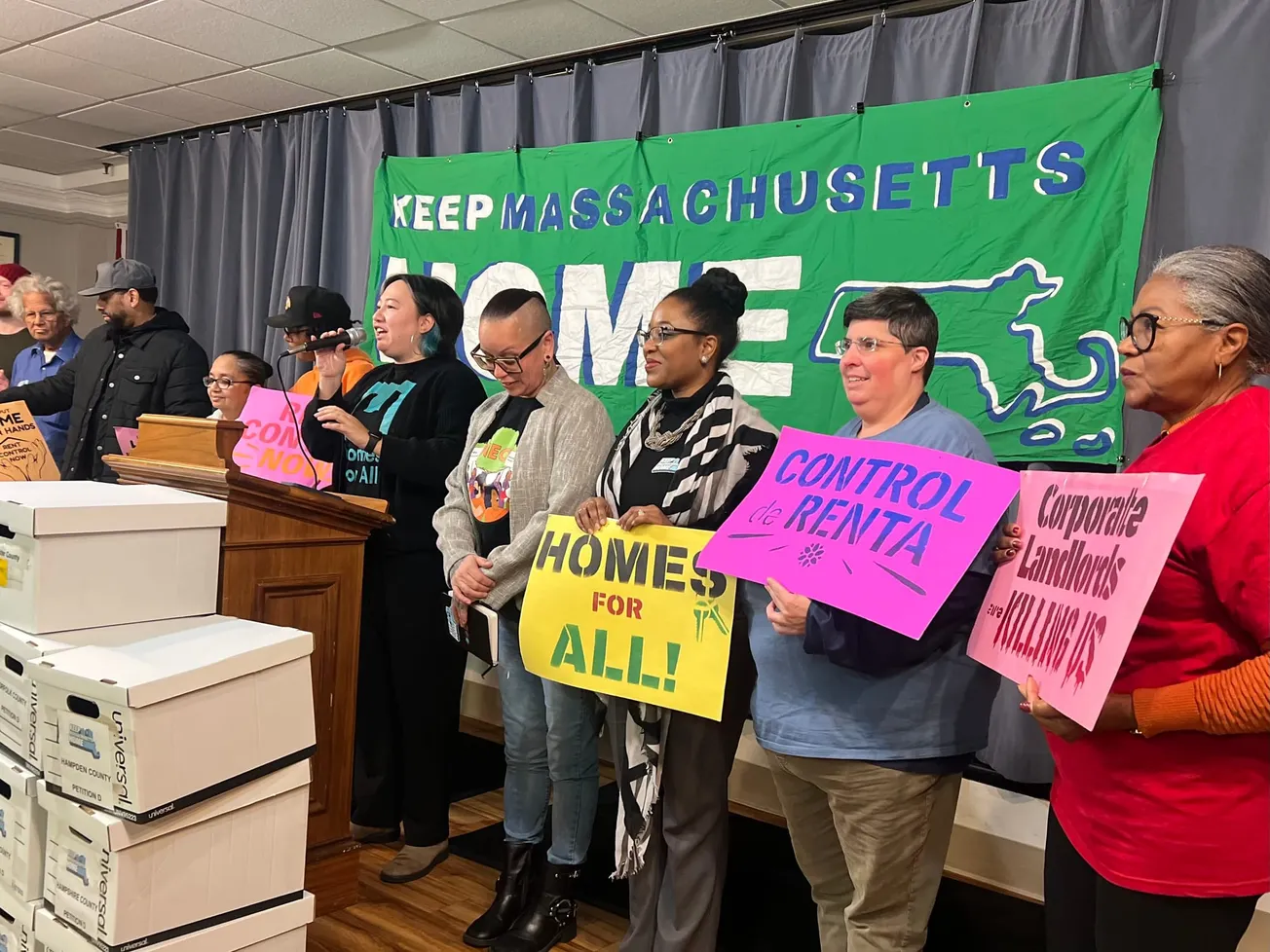 Dueños de viviendas pequeñas en Massachusetts se suman a la lucha por el control de renta