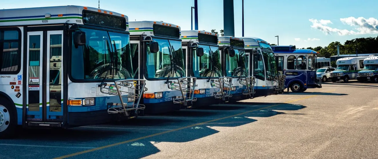 Massachusetts expande servicio de autobuses gratuitos regionales (RTAs)
