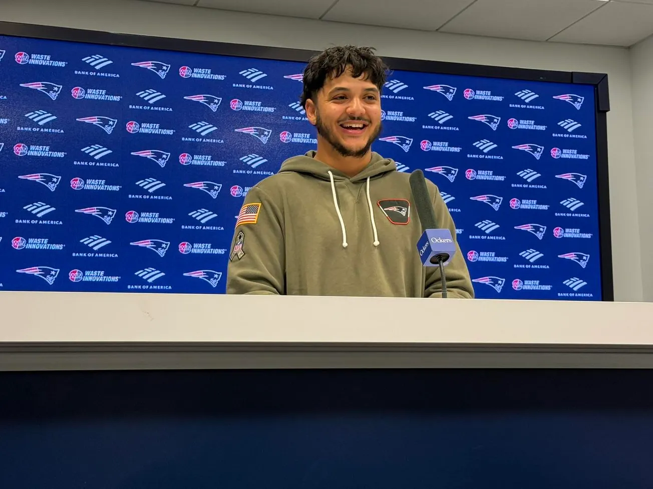 Andy Borregales, pateador de los New England Patriots, reacciona a la captura de Maduro