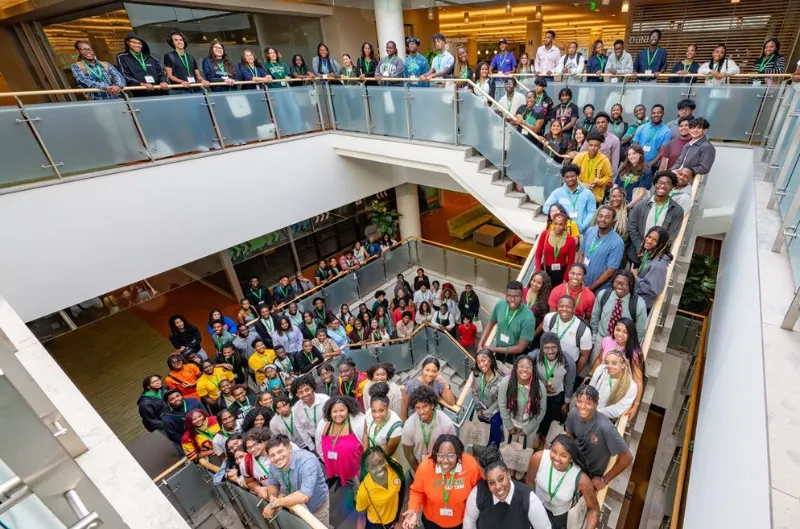 Fidelity Investments impulsa becas para estudiantes de Massachusetts