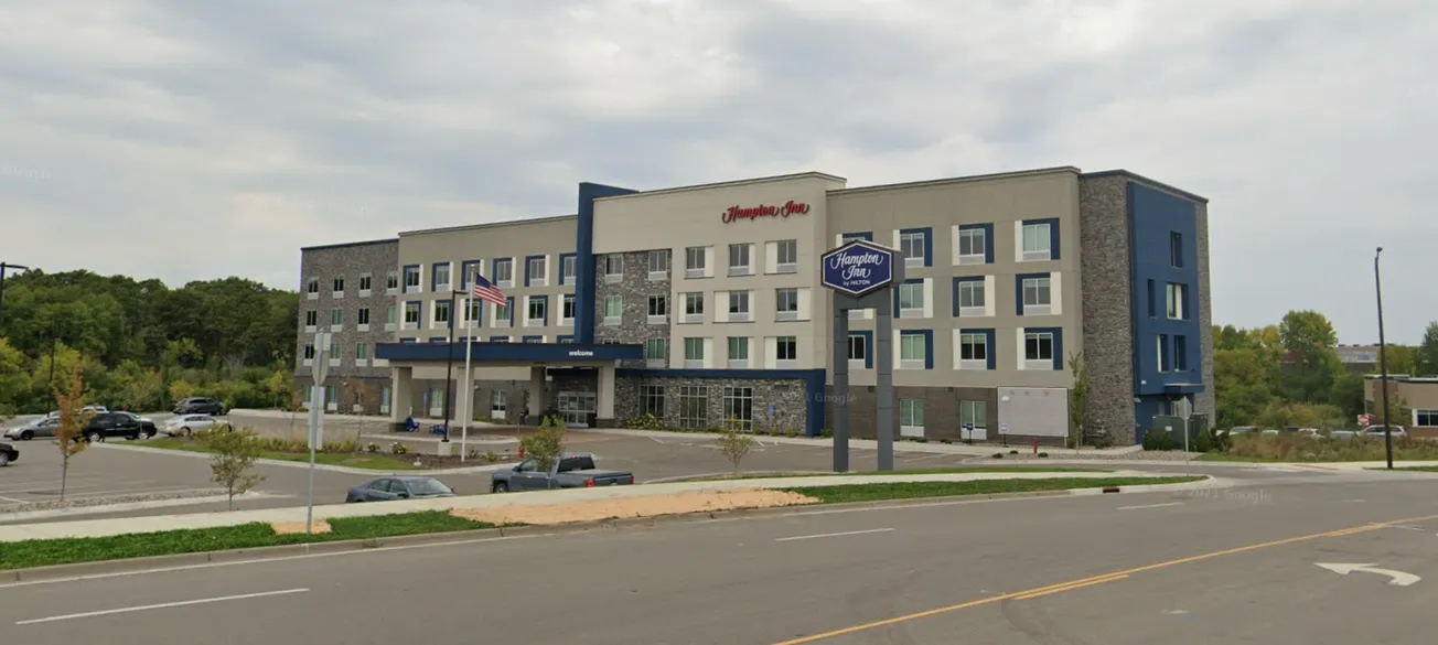 El Departamento de Seguridad Nacional acusa a un hotel de cancelar reservaciones a agentes migratorios