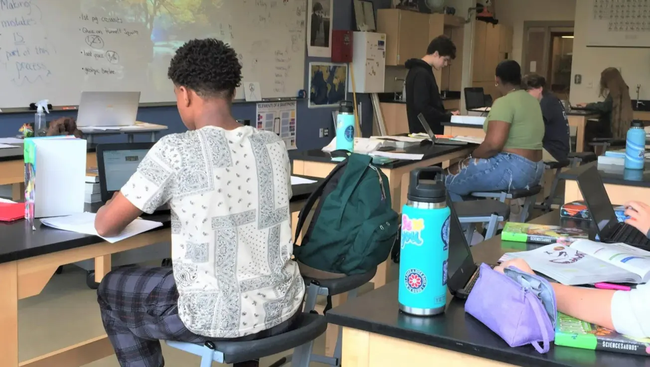 Una encuesta estatal muestra que la mayoría de los estudiantes de K-12 han usado IA para sus tareas escolares