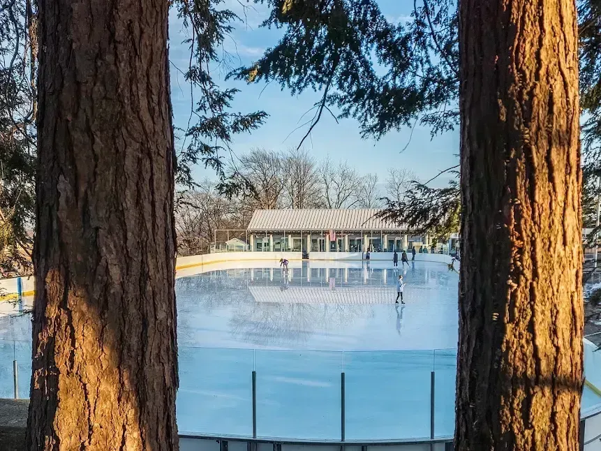 Noche de patinaje gratis en Larz Anderson Park este fin de semana
