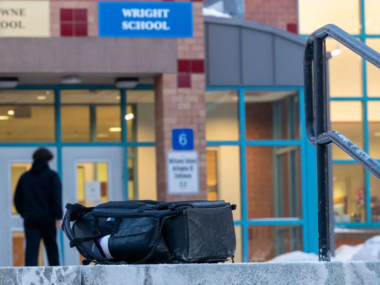 “El miedo no tiene límites”: Cómo el aumento de operativos de ICE ha hecho que estudiantes dejen de ir a la escuela