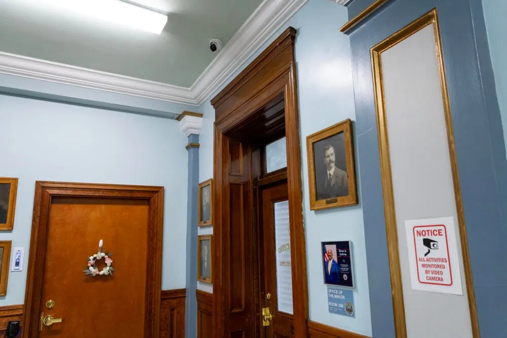 El caso de grabaciones ocultas en Lawrence genera dudas sobre el alcance de las escuchas clandestinas