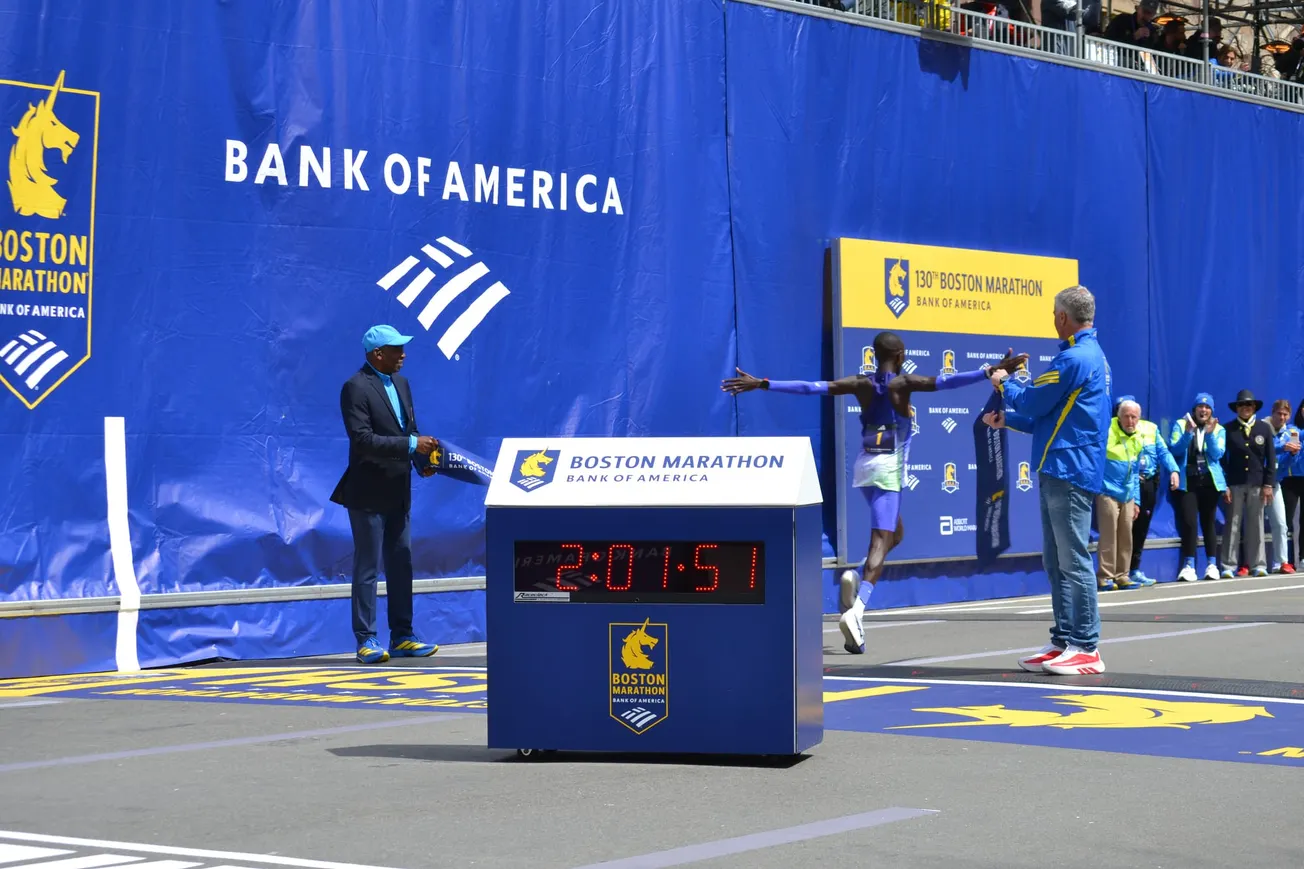 Maratón de Boston 2026: Una de las ediciones más competitivas deja récord y con latinos en el top