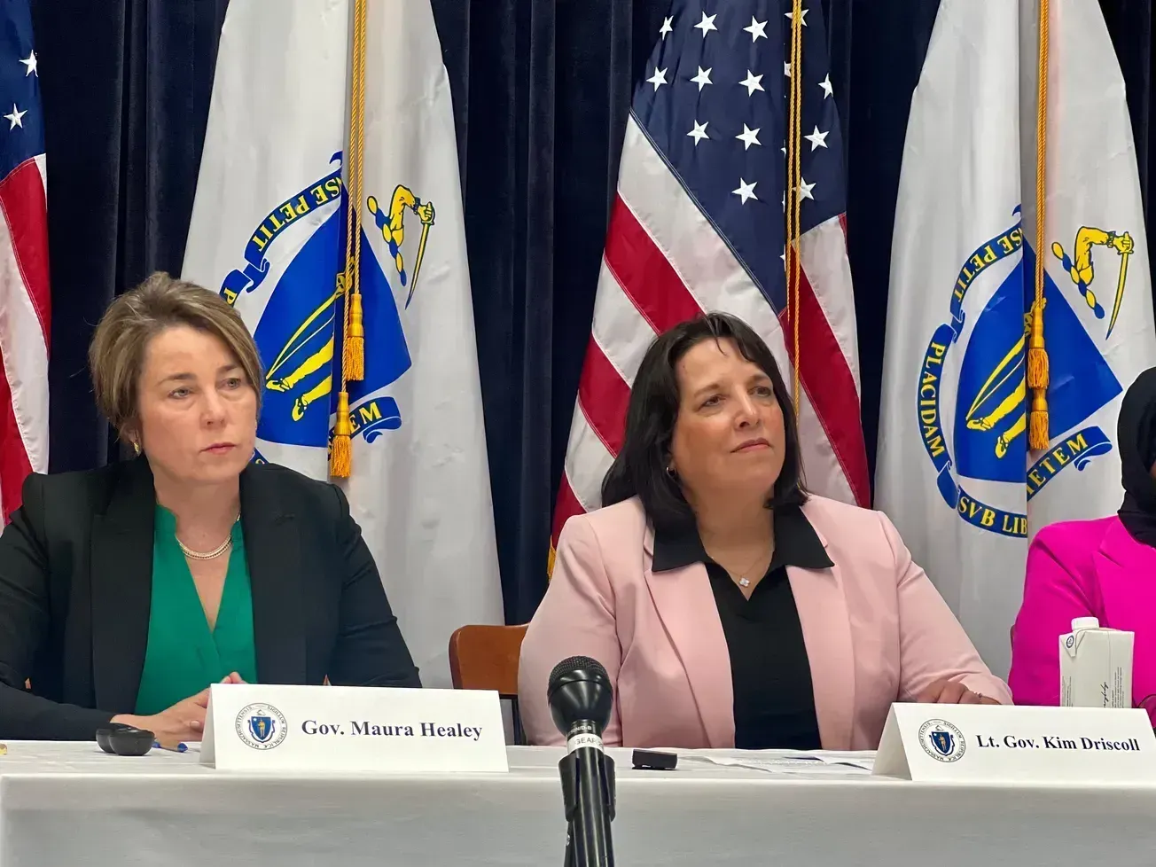 Healey urge a negocios de MA a pedir reembolso por los  aranceles implementados bajo el presidente Trump