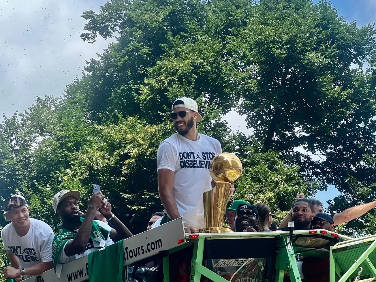 Celtics arrancan playoffs el domingo contra los 76ers con Tatum de regreso