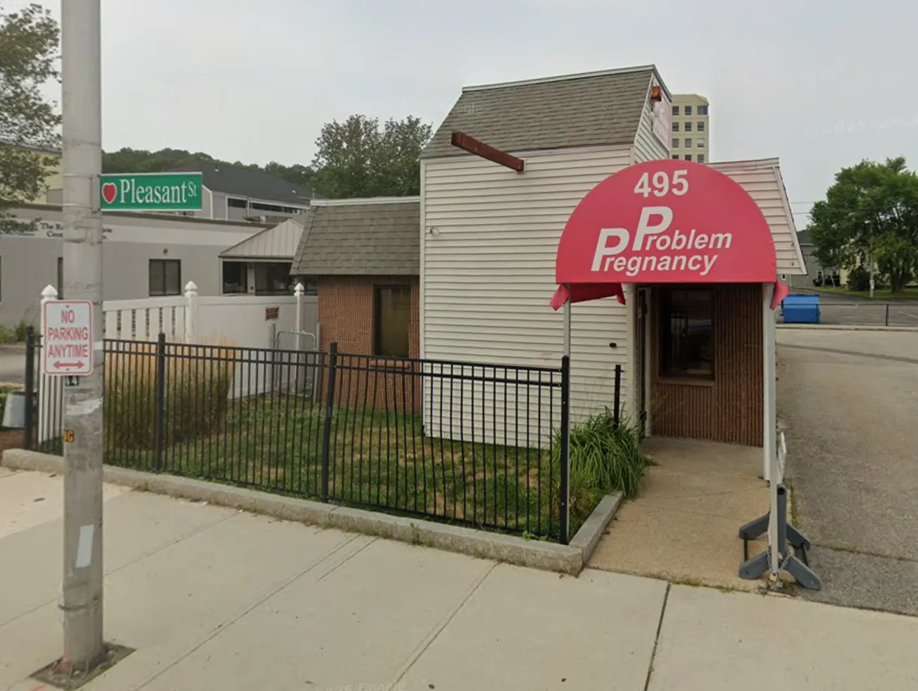 Legisladores buscan proteger a los centros de crisis de embarazo mientras disminuye el número de clínicas de abortos