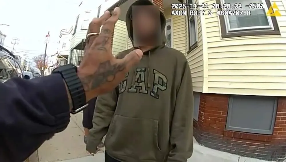 El video de una cámara corporal cuestiona el arresto de la policía de Boston que llevó a un hombre a custodia de ICE