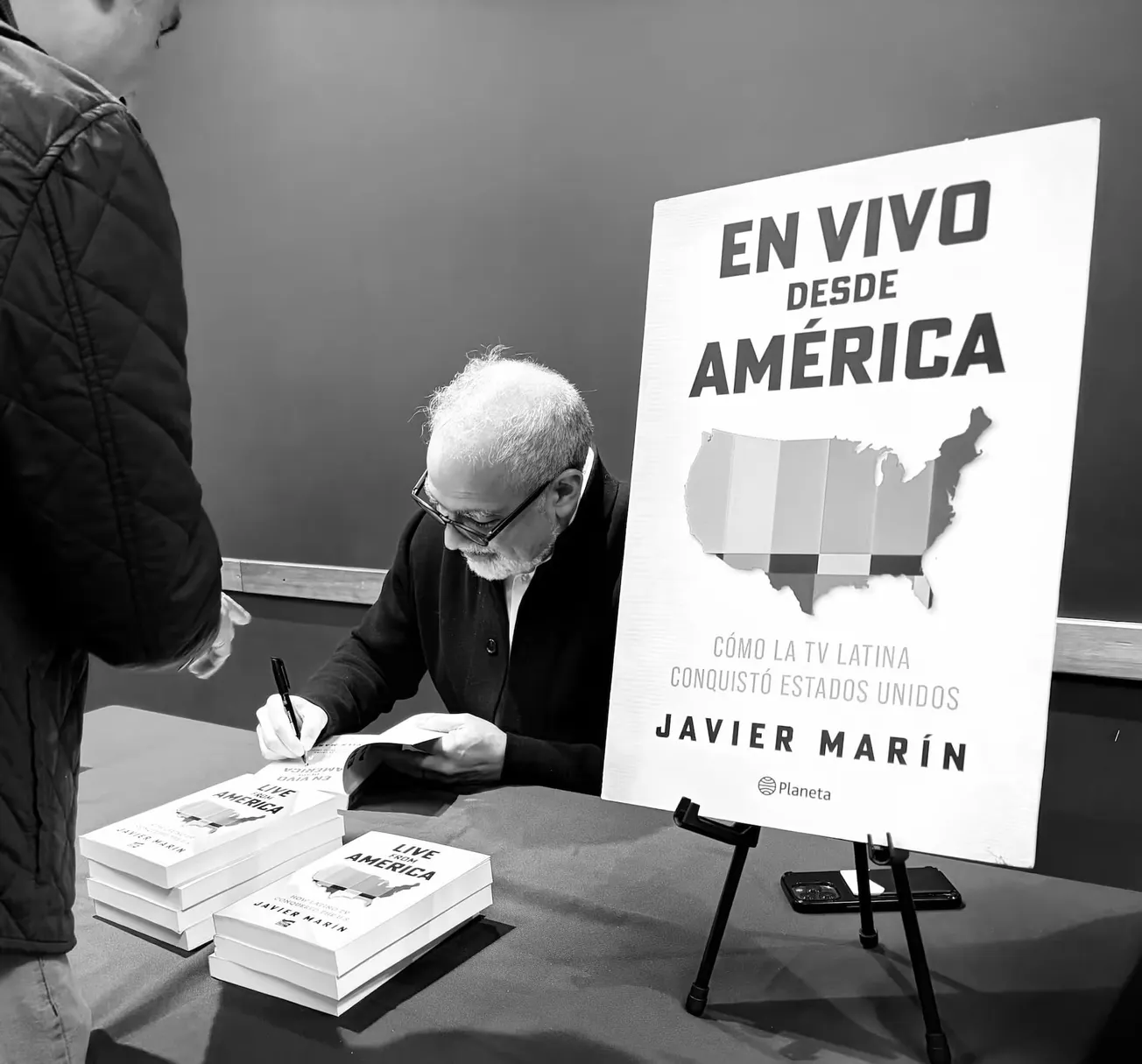 Javier Marín gana el BookLife Prize 2026 con "Live from America"