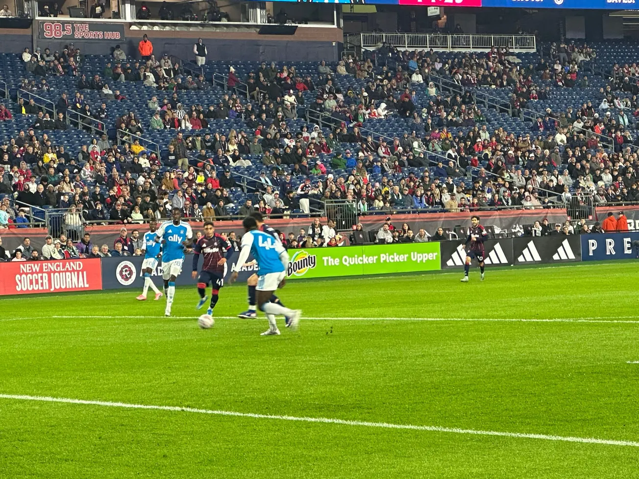 EL New England Revolution con RACHA PERFECTA Y LOGRA SU MEJOR INICIO EN CASA CON TRIUNFO 1-0 ANTE Charlotte FC en tiempo agregado 90’ +6