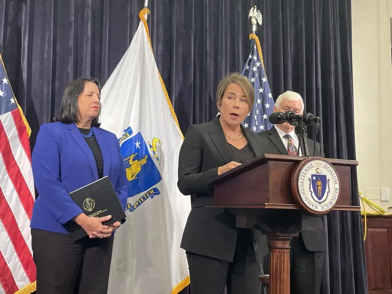 Healey agradece labor de policías y socorristas tras tiroteo  en Cambridge