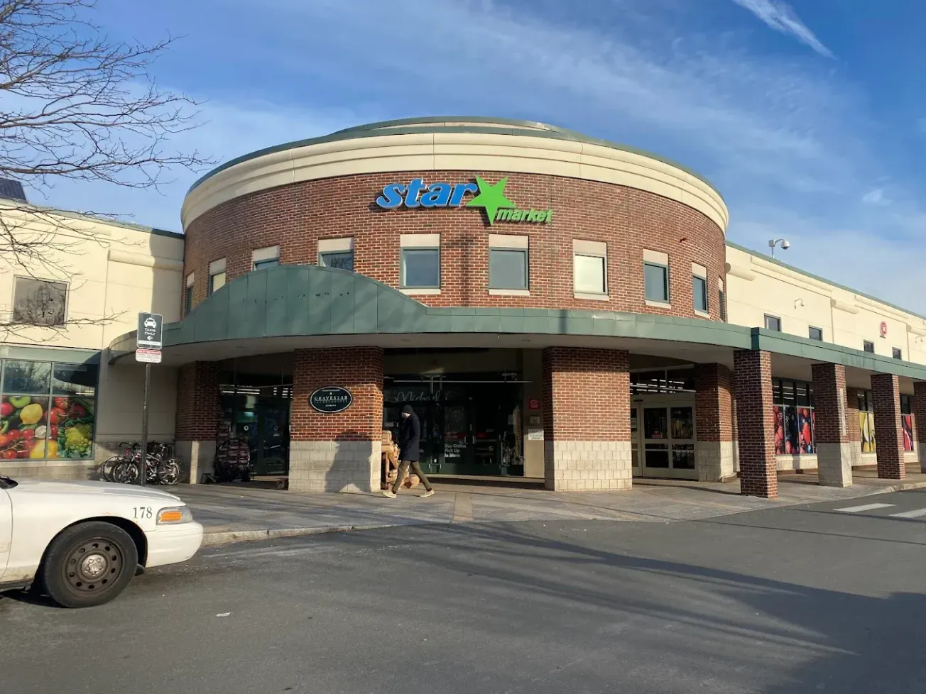 Cambridge instala lugares de sombra gratis en Porter Square para el verano
