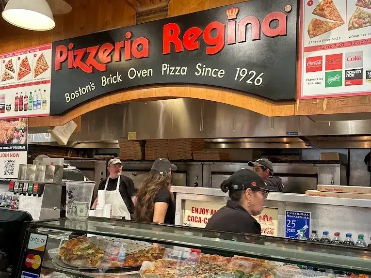Regina Pizza servirá en Long Wharf todo el verano por sus 100 años