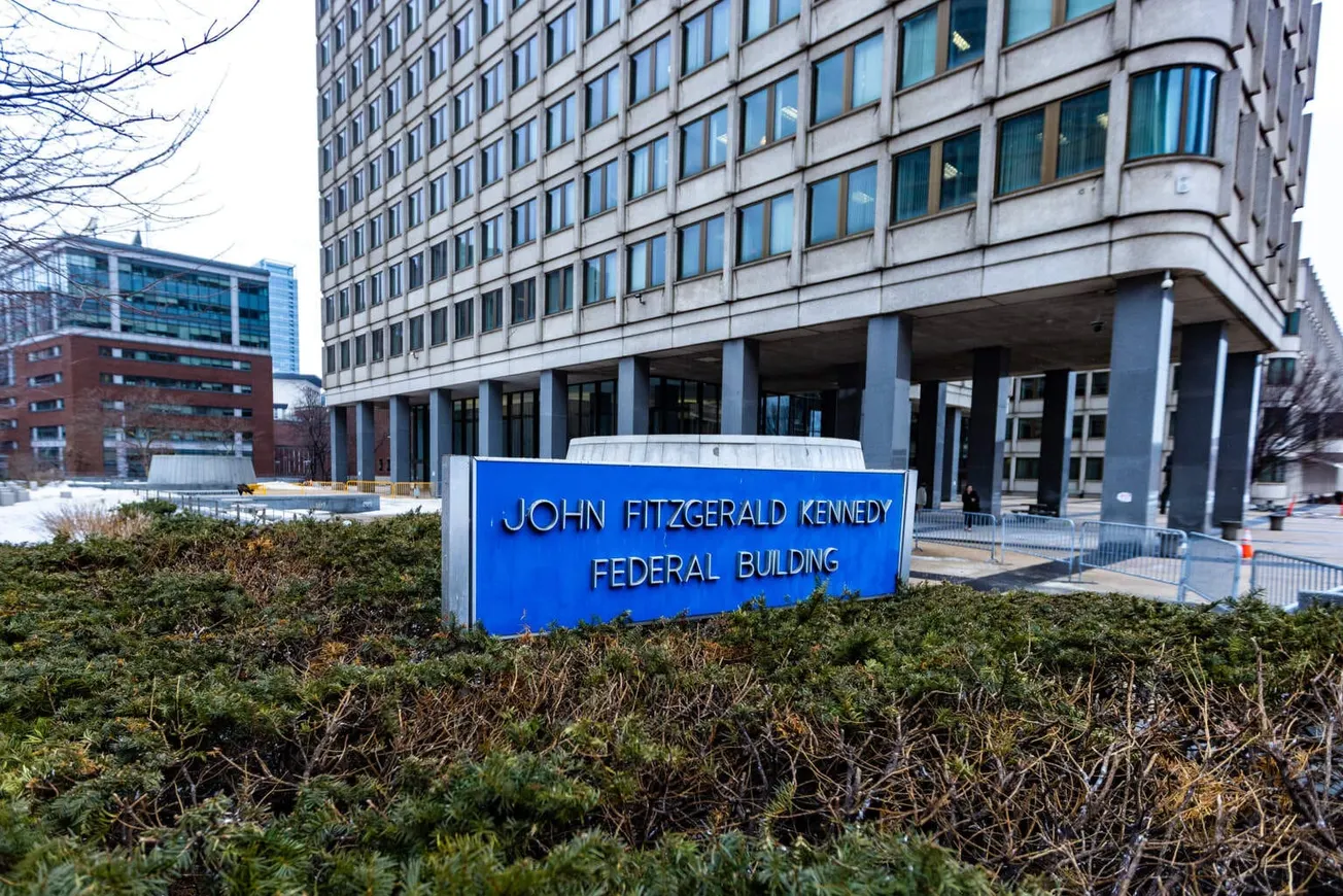 Otra jueza de inmigración con años de trayectoria ya no forma parte de la corte de Boston