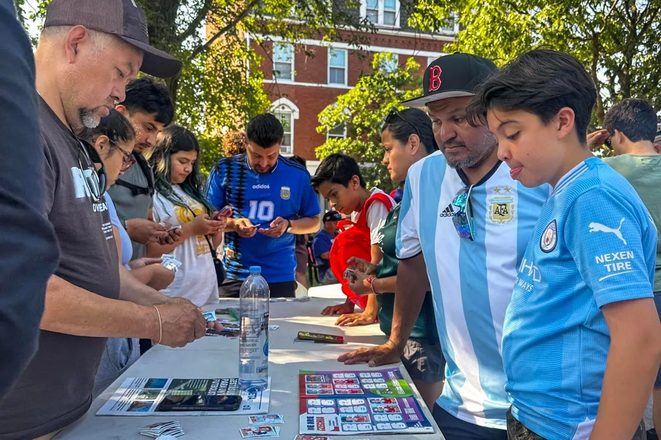 Aumenta la fiebre por los stickers del Mundial rumbo a la final