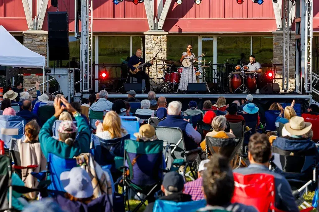 Cuatro puertorriqueño y jazz latino cierran la serie de conciertos al aire libre de Groton Hill Music Center