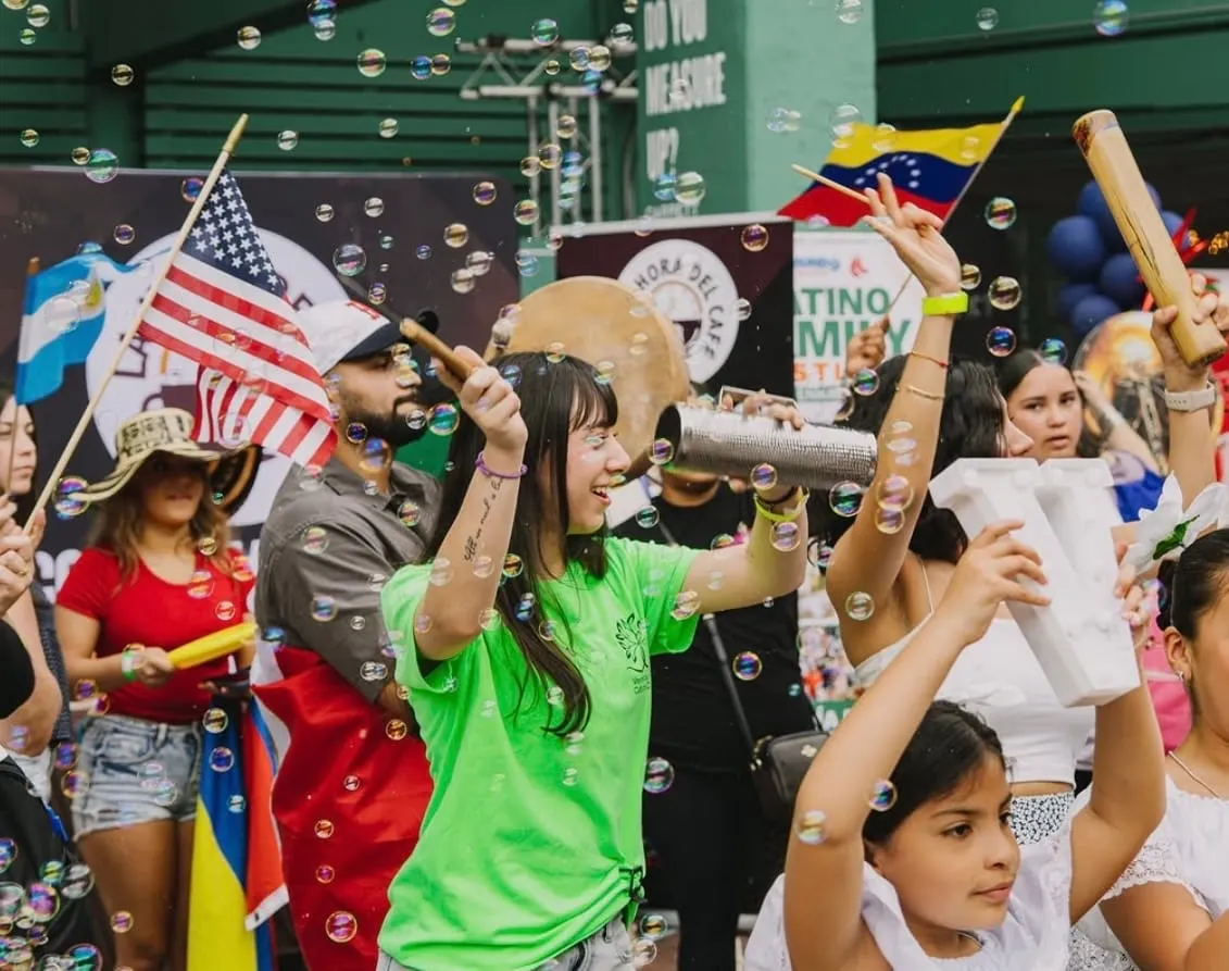 El Centro Cultural Veronica Robles organiza un desfile de banderas este sábado para ayudar a Venezuela