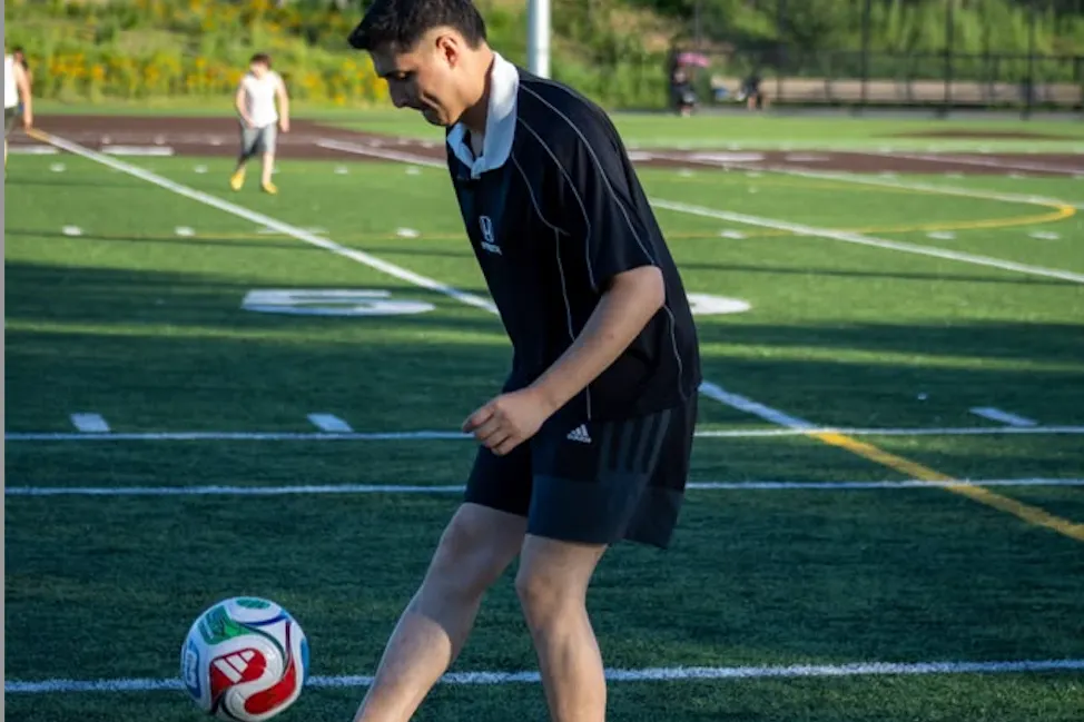 Creadores de contenido latinos organizan un torneo de fútbol benéfico en Lynn