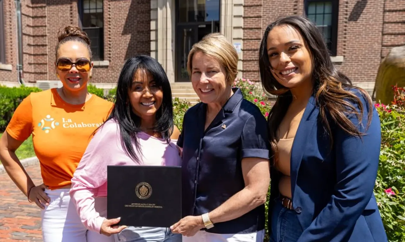 Gobernadora Healey visita Chelsea para celebrar el segundo premio "All-America City" de la ciudad