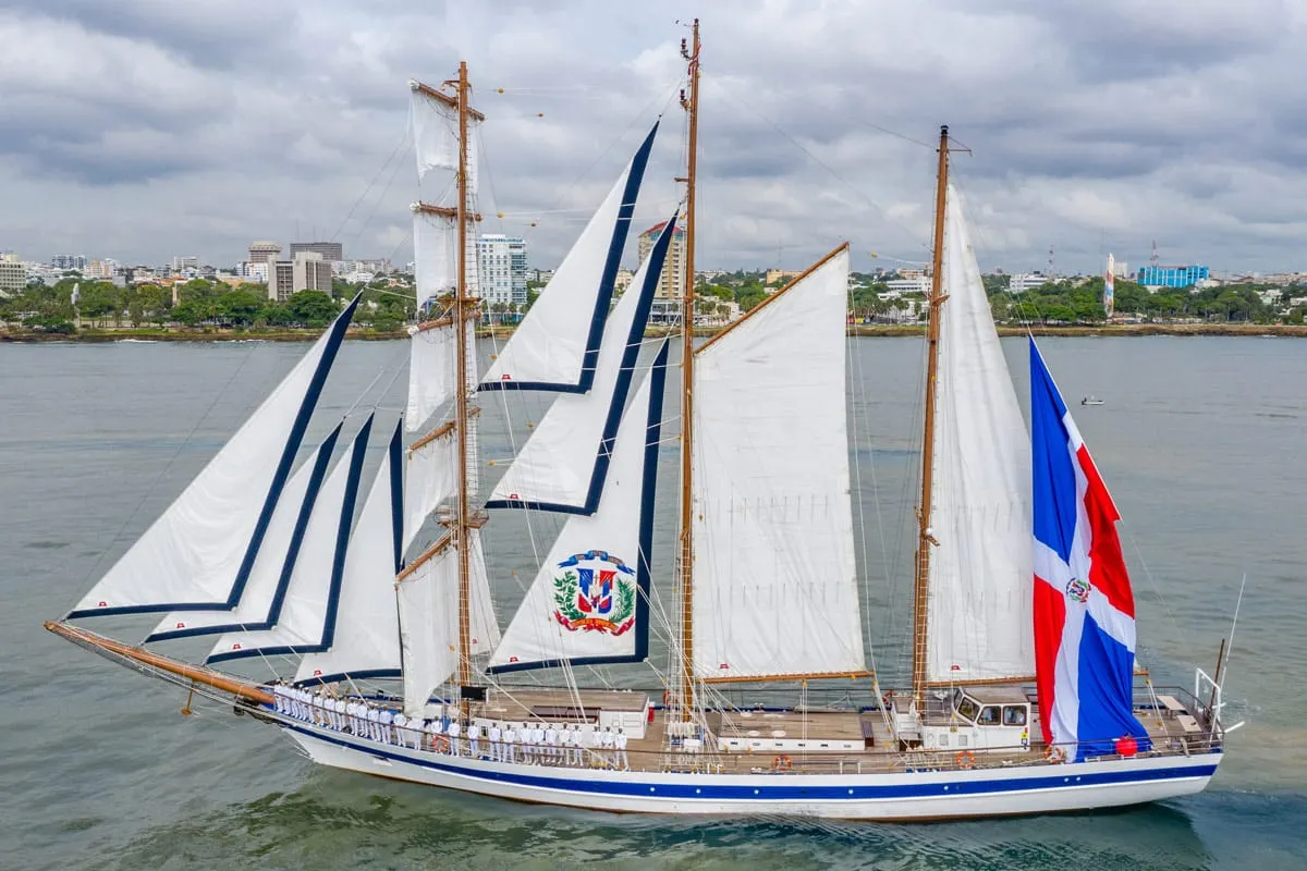 Desde República Dominicana, un buque escuela llega al Boston Harbor
