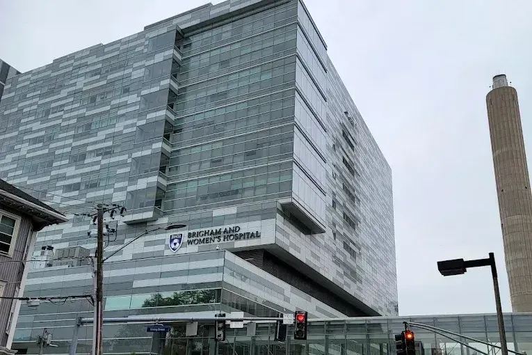Enfermeras del Brigham vuelven al trabajo sin nuevo contrato