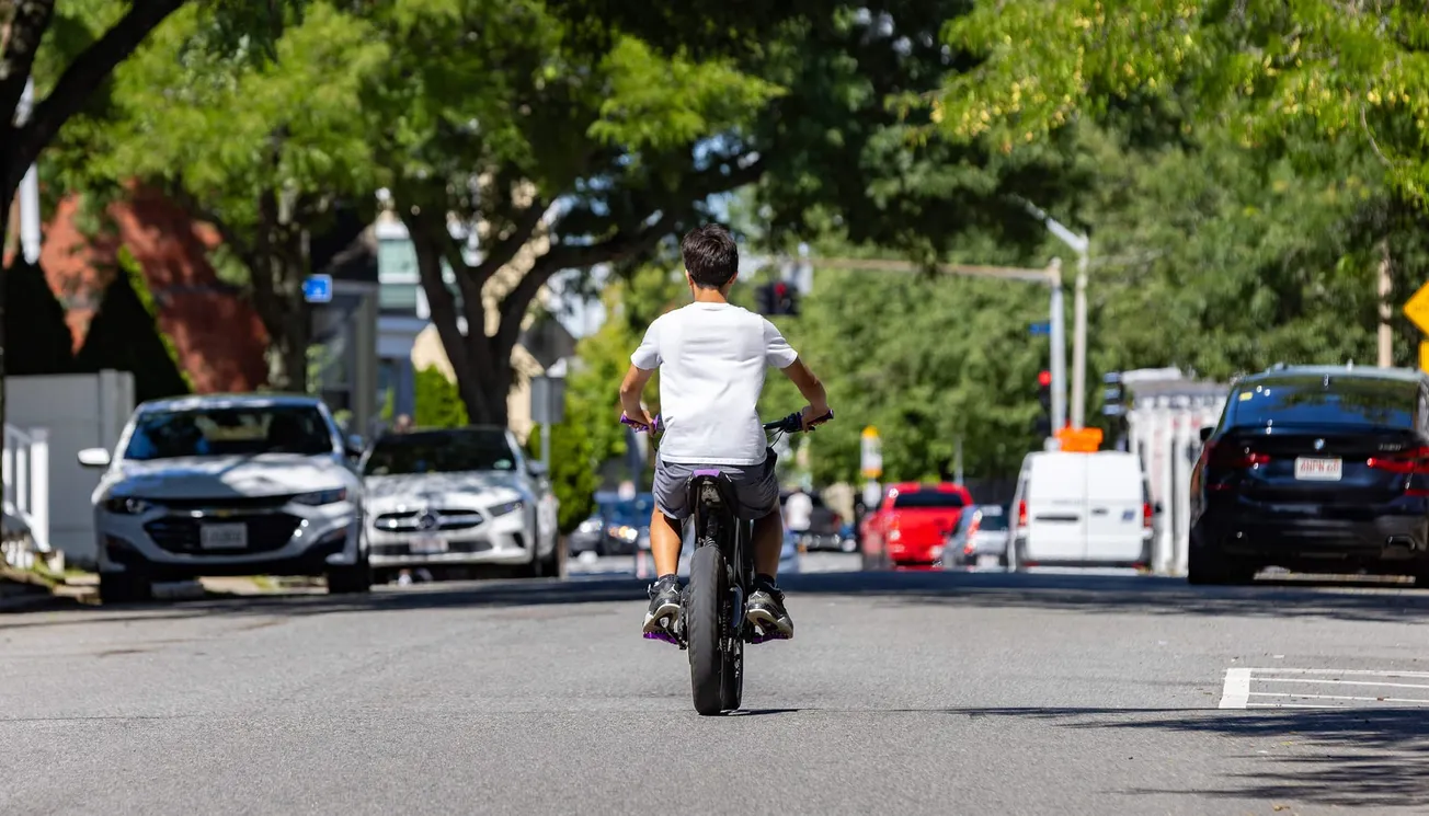 Lesiones infantiles por bicicletas eléctricas se disparan en Massachusetts; médicos de urgencias alertan