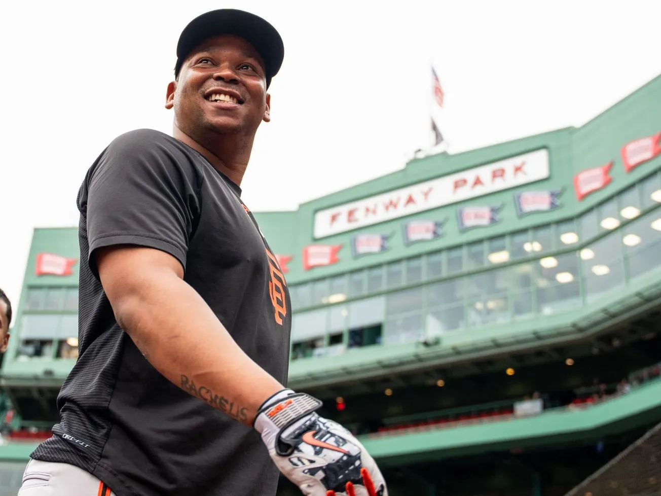 Rafael Devers regresa a Boston entre abucheos y aplausos de los fanáticos