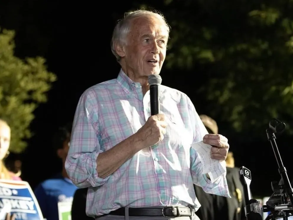 ED MARKEY GANA LA PRIMARIA DEMÓCRATA AL SENADO DE MASSACHUSETTS: ESTO ES LO QUE DEFIENDE